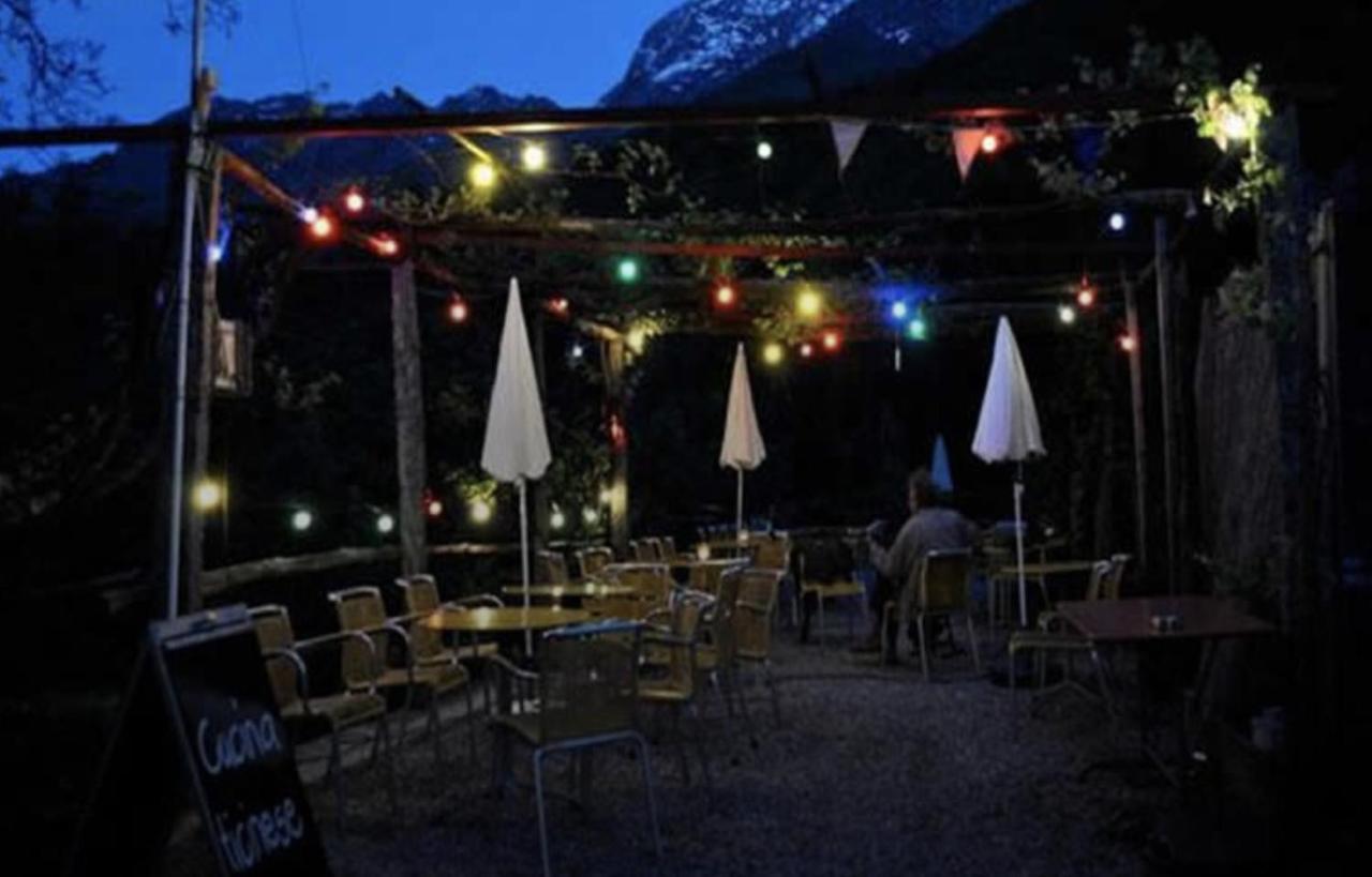 Osteria Gruetli Con Alloggio Borgnone Luaran gambar