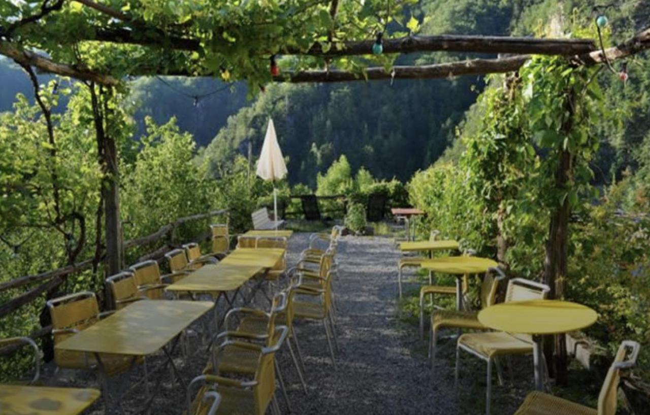 Osteria Gruetli Con Alloggio Borgnone Luaran gambar