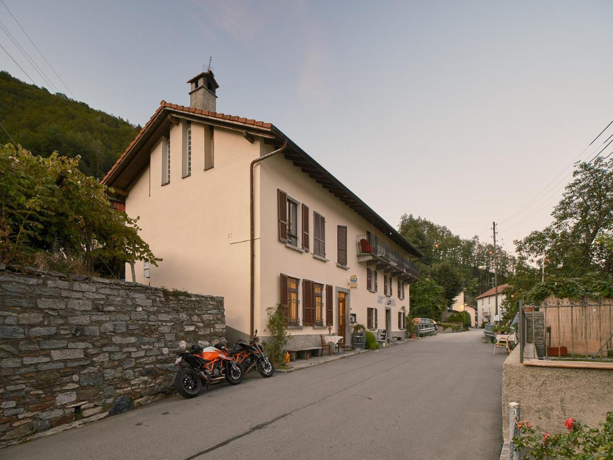 Osteria Gruetli Con Alloggio Borgnone Luaran gambar