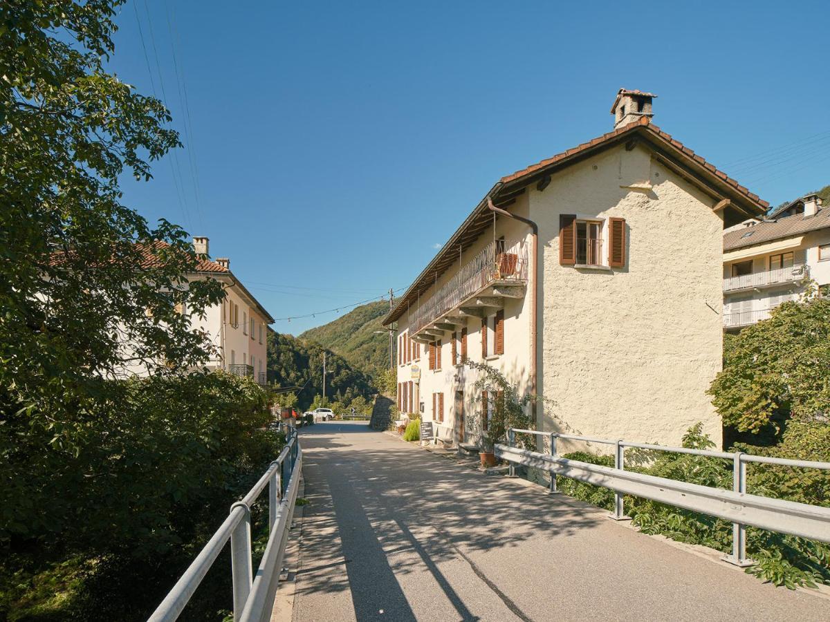 Osteria Gruetli Con Alloggio Borgnone Luaran gambar