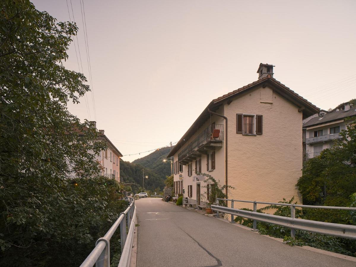 Osteria Gruetli Con Alloggio Borgnone Luaran gambar