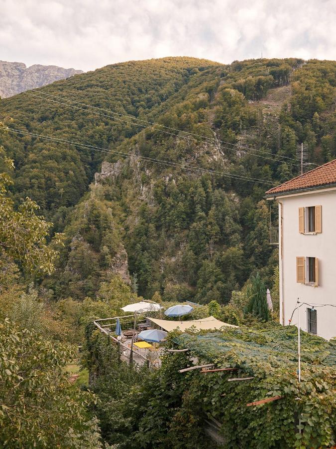 Osteria Gruetli Con Alloggio Borgnone Luaran gambar