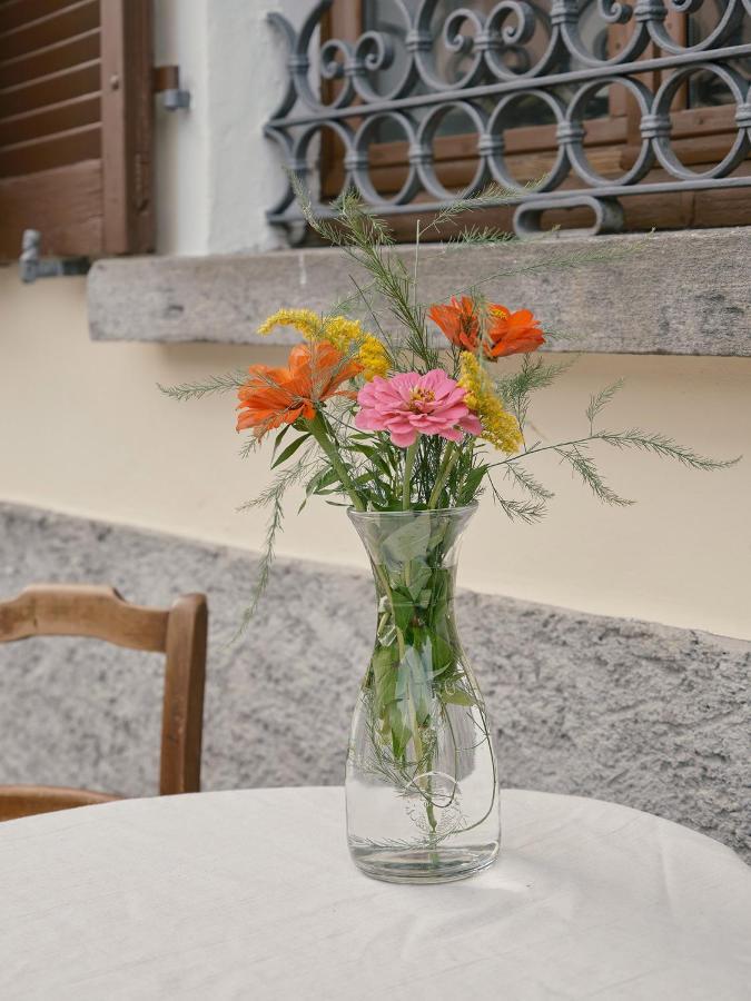 Osteria Gruetli Con Alloggio Borgnone Luaran gambar
